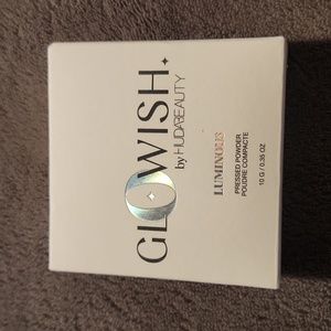 Glowish by Huda Beauty pressed powder
